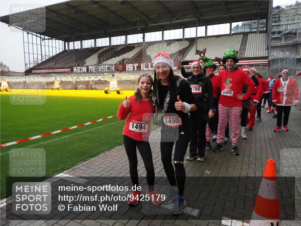 07.12.2025 - St. Pauli X-Mass-Run No. 15 Fabian Wolf http://msf.ph/oto/9425179 07.12.2025 12:12:00 Ziel 1452, 3974, 3979, 4288, 4289, 4308, 4714 meine-sportfotos.de