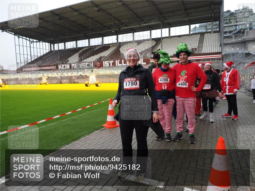 07.12.2025 - St. Pauli X-Mass-Run No. 15 Fabian Wolf http://msf.ph/oto/9425182 07.12.2025 12:12:04 Ziel 1452, 4288, 4289, 4308 meine-sportfotos.de