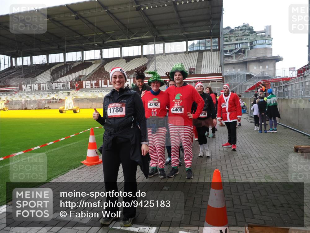 07.12.2025 - St. Pauli X-Mass-Run No. 15 Fabian Wolf http://msf.ph/oto/9425183 07.12.2025 12:12:05 Ziel 1452, 4288, 4289, 4308 meine-sportfotos.de