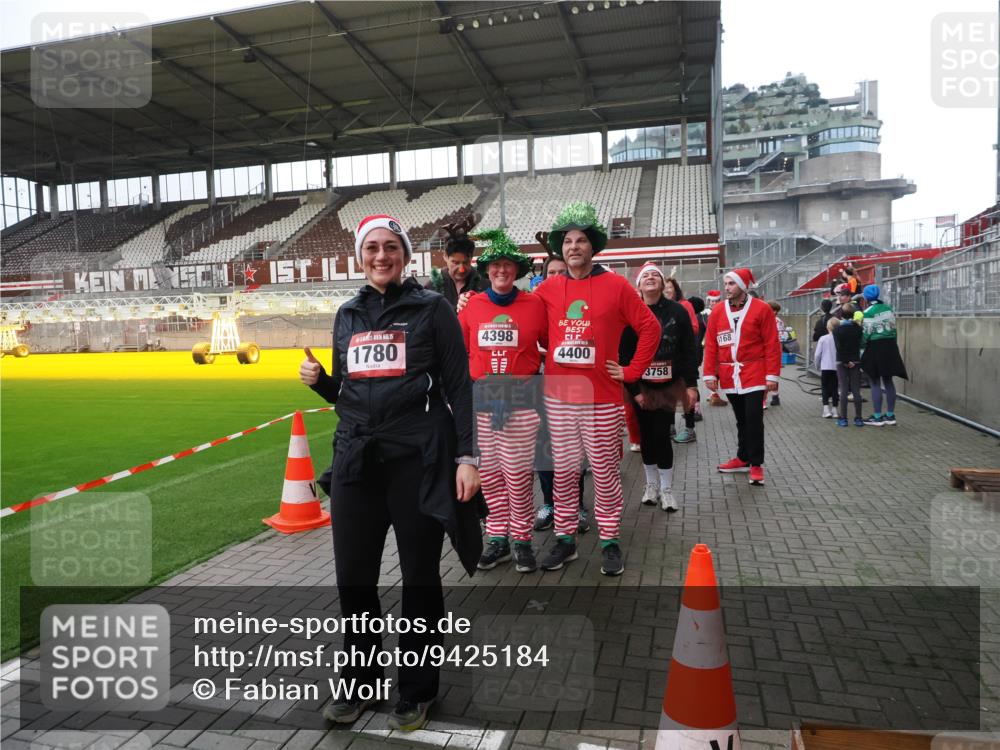 07.12.2025 - St. Pauli X-Mass-Run No. 15 Fabian Wolf http://msf.ph/oto/9425184 07.12.2025 12:12:06 Ziel 1033, 1452 meine-sportfotos.de