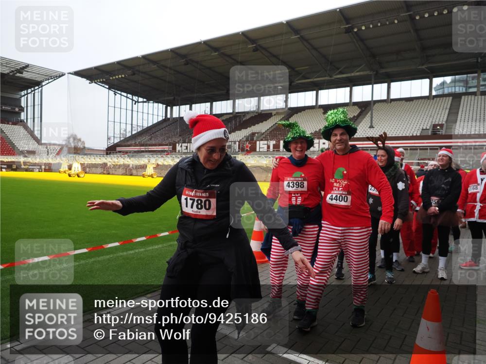 07.12.2025 - St. Pauli X-Mass-Run No. 15 Fabian Wolf http://msf.ph/oto/9425186 07.12.2025 12:12:08 Ziel 1033 meine-sportfotos.de