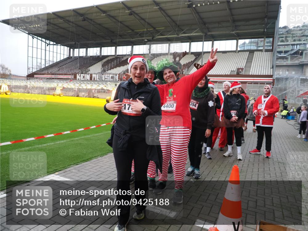 07.12.2025 - St. Pauli X-Mass-Run No. 15 Fabian Wolf http://msf.ph/oto/9425188 07.12.2025 12:12:10 Ziel 1033 meine-sportfotos.de