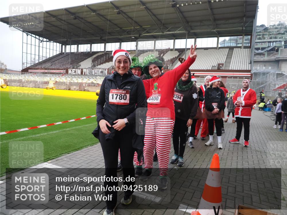 07.12.2025 - St. Pauli X-Mass-Run No. 15 Fabian Wolf http://msf.ph/oto/9425189 07.12.2025 12:12:10 Ziel 1033 meine-sportfotos.de
