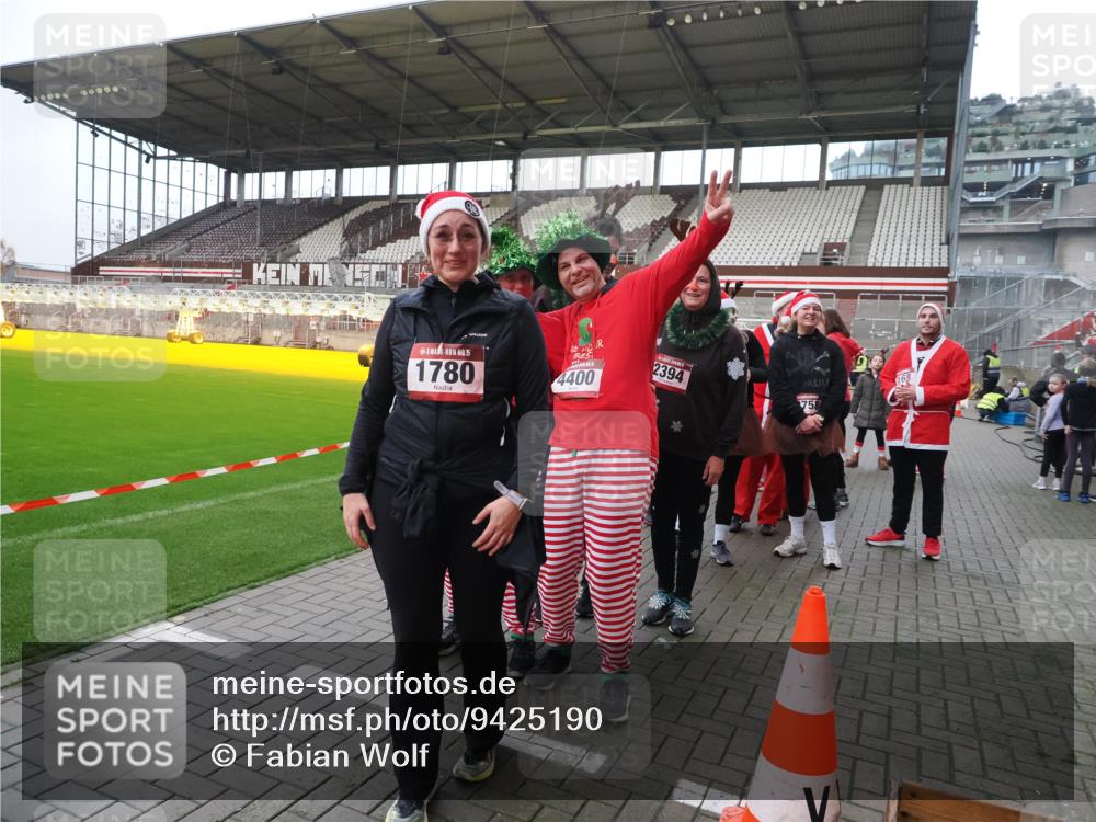 07.12.2025 - St. Pauli X-Mass-Run No. 15 Fabian Wolf http://msf.ph/oto/9425190 07.12.2025 12:12:10 Ziel 1033 meine-sportfotos.de