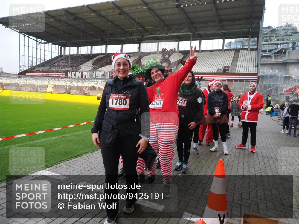 07.12.2025 - St. Pauli X-Mass-Run No. 15 Fabian Wolf http://msf.ph/oto/9425191 07.12.2025 12:12:10 Ziel 1033 meine-sportfotos.de