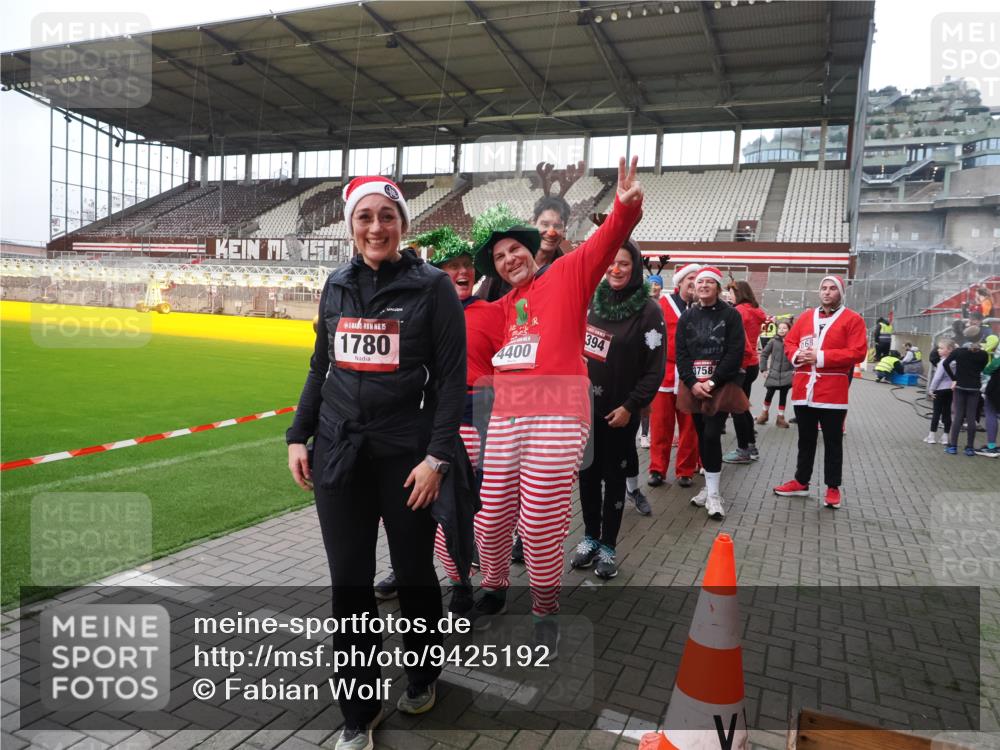 07.12.2025 - St. Pauli X-Mass-Run No. 15 Fabian Wolf http://msf.ph/oto/9425192 07.12.2025 12:12:11 Ziel 1033 meine-sportfotos.de