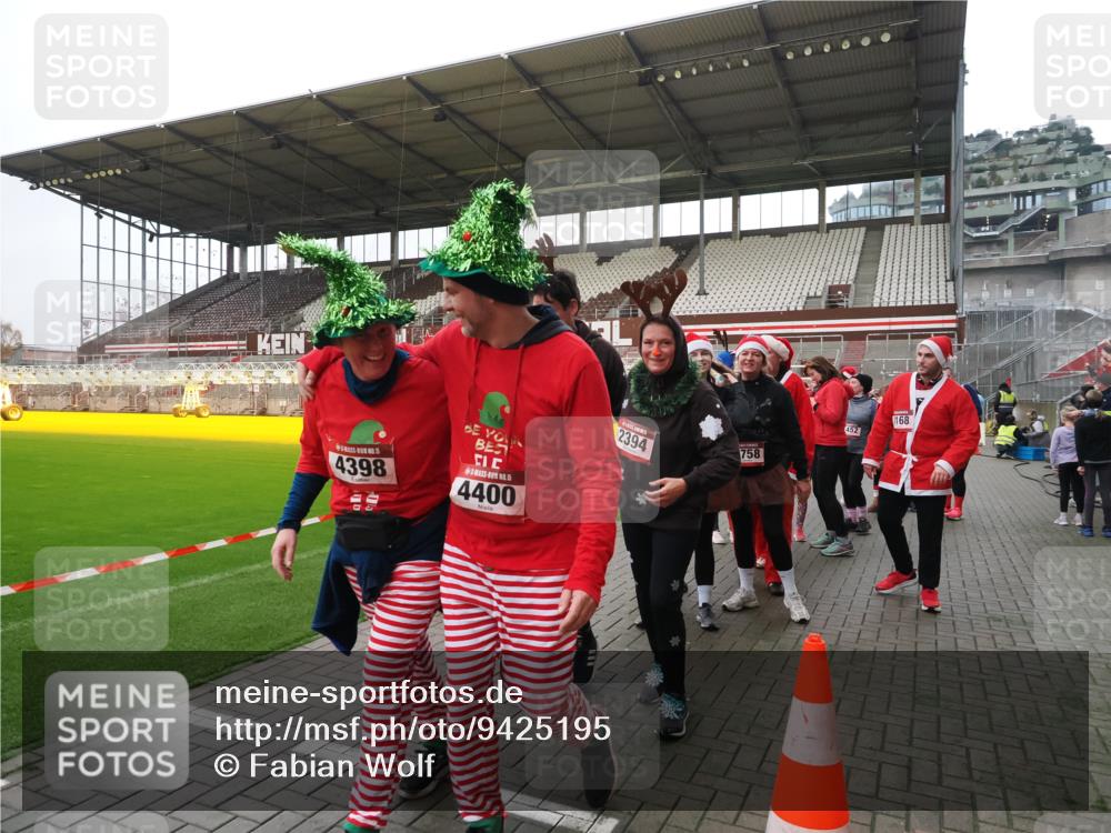 07.12.2025 - St. Pauli X-Mass-Run No. 15 Fabian Wolf http://msf.ph/oto/9425195 07.12.2025 12:12:13 Ziel 1033 meine-sportfotos.de