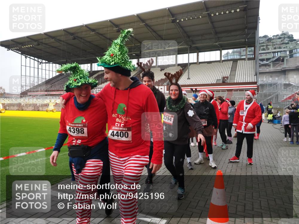 07.12.2025 - St. Pauli X-Mass-Run No. 15 Fabian Wolf http://msf.ph/oto/9425196 07.12.2025 12:12:13 Ziel 1033 meine-sportfotos.de