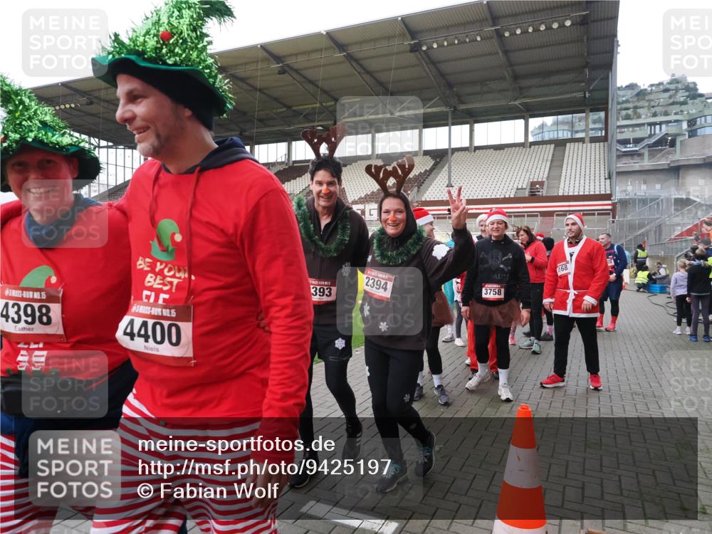 07.12.2025 - St. Pauli X-Mass-Run No. 15 Fabian Wolf http://msf.ph/oto/9425197 07.12.2025 12:12:13 Ziel 1033 meine-sportfotos.de
