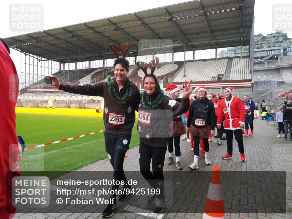 07.12.2025 - St. Pauli X-Mass-Run No. 15 Fabian Wolf http://msf.ph/oto/9425199 07.12.2025 12:12:14 Ziel 1033 meine-sportfotos.de