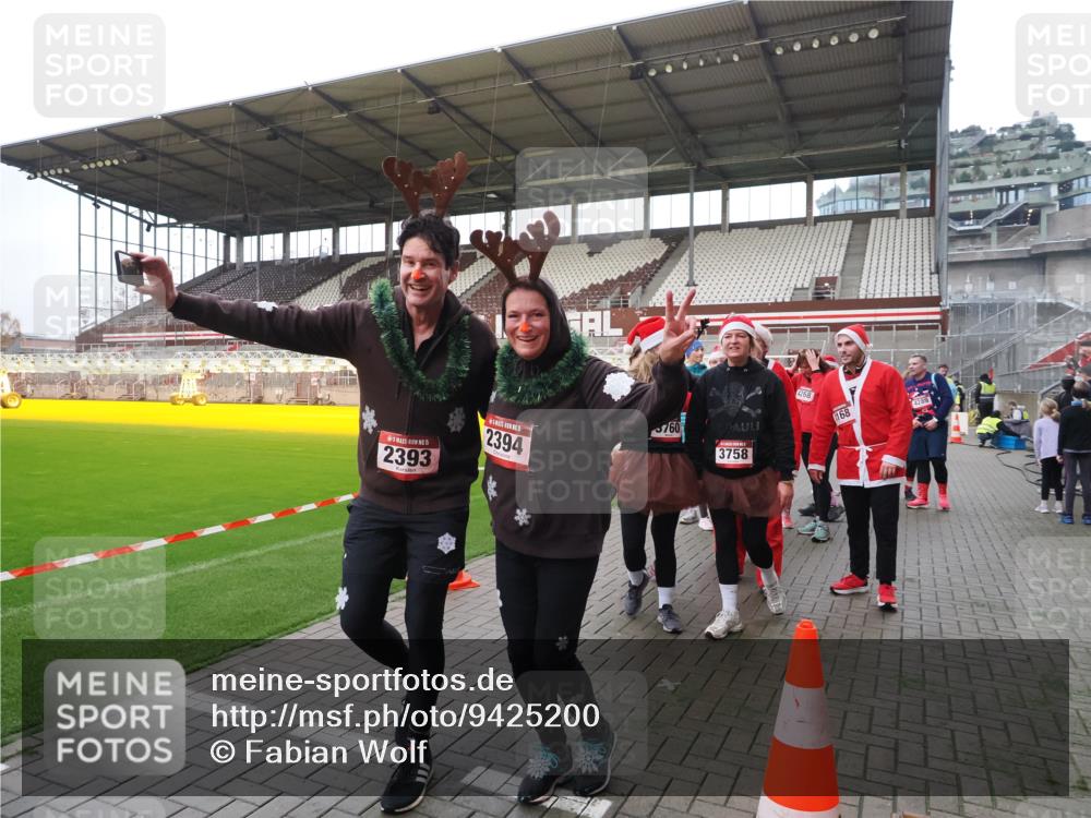 07.12.2025 - St. Pauli X-Mass-Run No. 15 Fabian Wolf http://msf.ph/oto/9425200 07.12.2025 12:12:14 Ziel 1033 meine-sportfotos.de