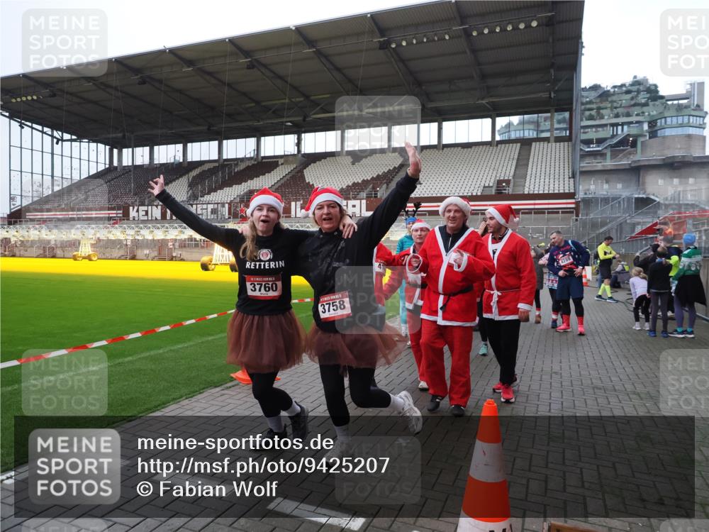 07.12.2025 - St. Pauli X-Mass-Run No. 15 Fabian Wolf http://msf.ph/oto/9425207 07.12.2025 12:12:15 Ziel 1033 meine-sportfotos.de