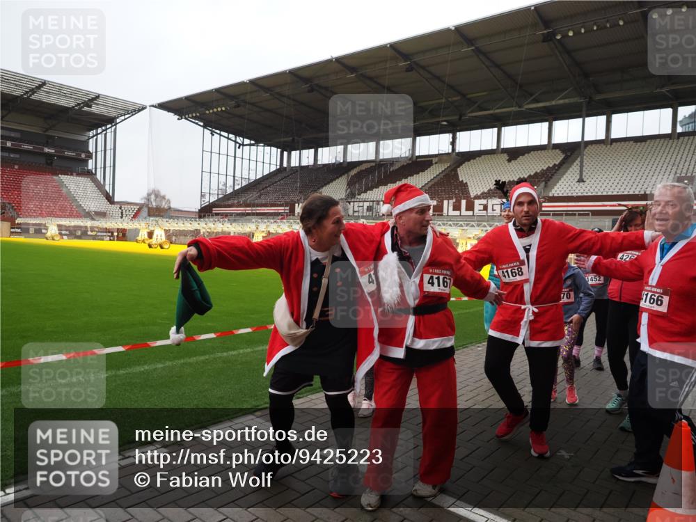 07.12.2025 - St. Pauli X-Mass-Run No. 15 Fabian Wolf http://msf.ph/oto/9425223 07.12.2025 12:12:19 Ziel 1033, 3977, 3978 meine-sportfotos.de