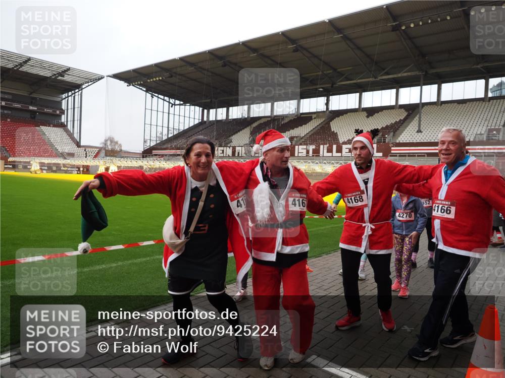 07.12.2025 - St. Pauli X-Mass-Run No. 15 Fabian Wolf http://msf.ph/oto/9425224 07.12.2025 12:12:19 Ziel 1033, 3977, 3978 meine-sportfotos.de