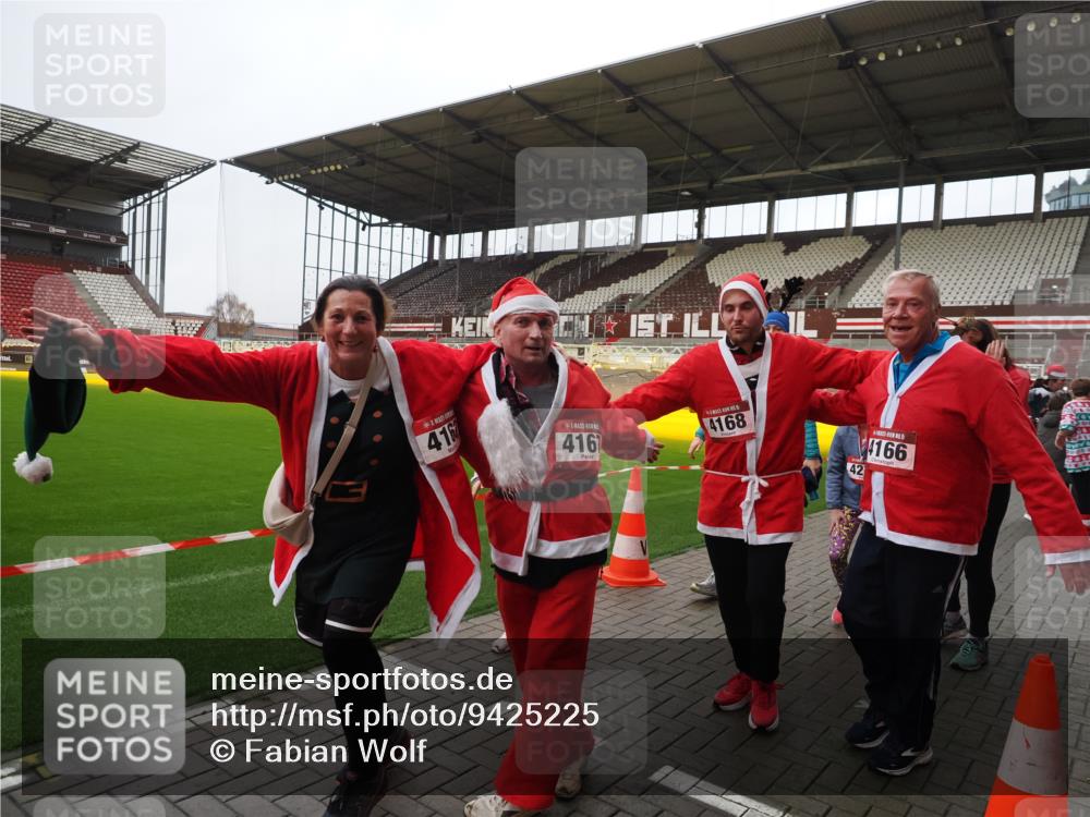 07.12.2025 - St. Pauli X-Mass-Run No. 15 Fabian Wolf http://msf.ph/oto/9425225 07.12.2025 12:12:19 Ziel 1033, 3977, 3978 meine-sportfotos.de