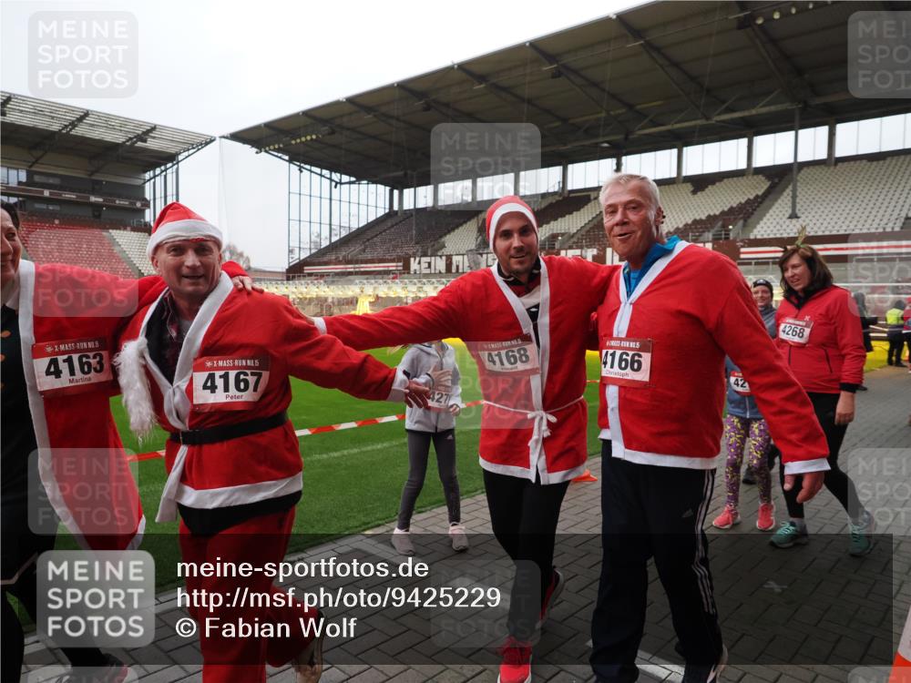07.12.2025 - St. Pauli X-Mass-Run No. 15 Fabian Wolf http://msf.ph/oto/9425229 07.12.2025 12:12:20 Ziel 1033, 3977, 3978 meine-sportfotos.de