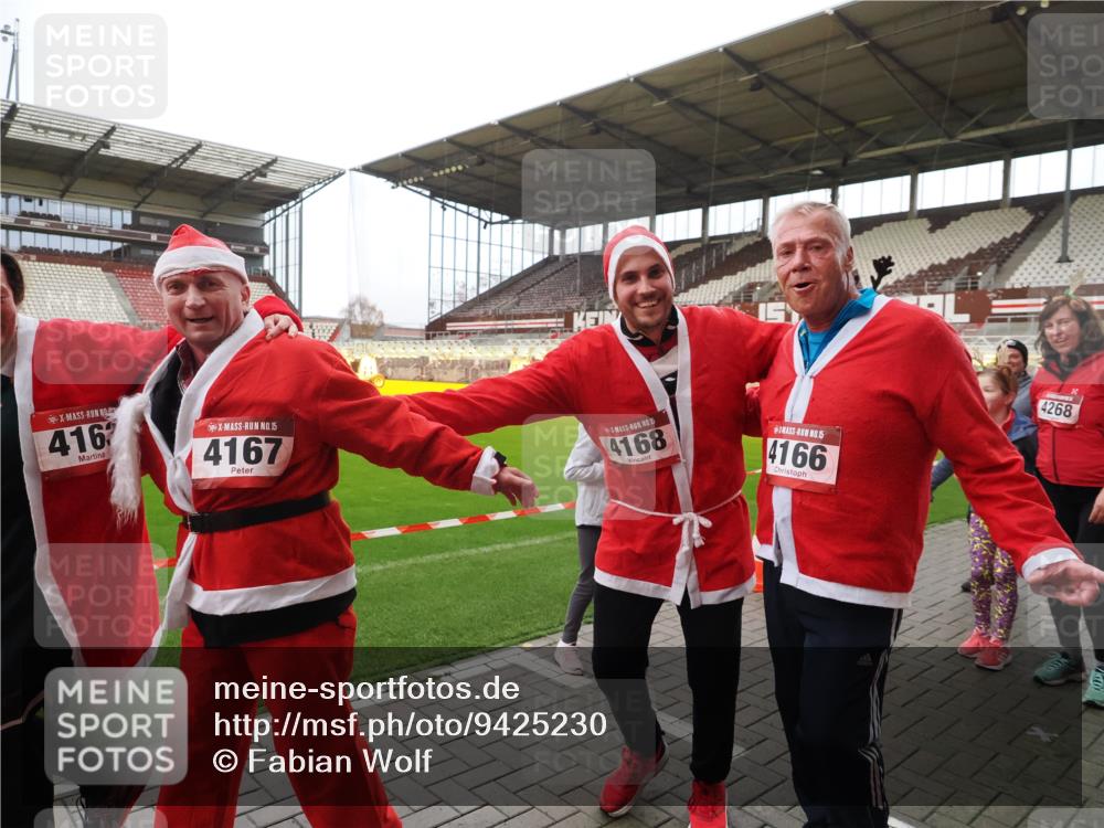 07.12.2025 - St. Pauli X-Mass-Run No. 15 Fabian Wolf http://msf.ph/oto/9425230 07.12.2025 12:12:20 Ziel 1033, 3977, 3978 meine-sportfotos.de