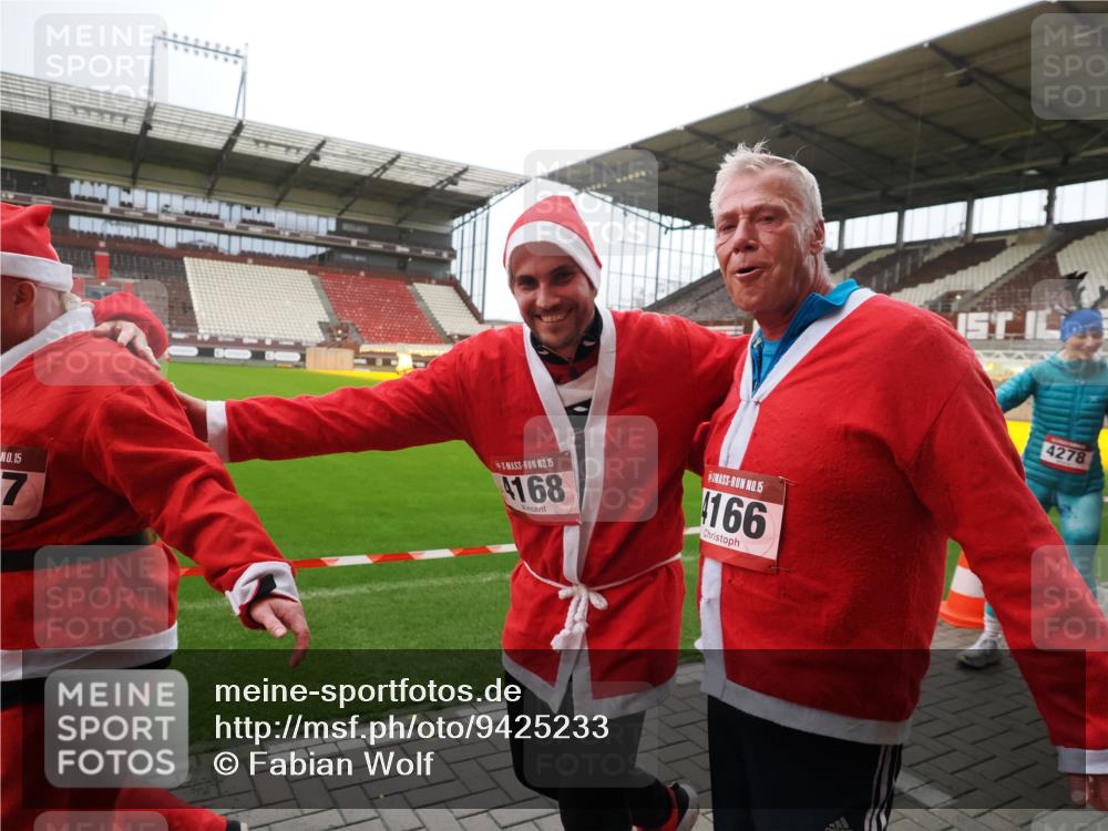 07.12.2025 - St. Pauli X-Mass-Run No. 15 Fabian Wolf http://msf.ph/oto/9425233 07.12.2025 12:12:21 Ziel 1033, 3972, 3977, 3978 meine-sportfotos.de