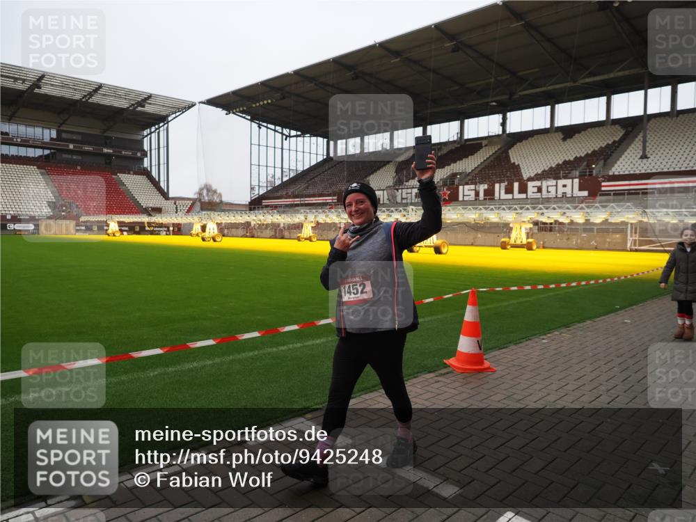 07.12.2025 - St. Pauli X-Mass-Run No. 15 Fabian Wolf http://msf.ph/oto/9425248 07.12.2025 12:12:26 Ziel 1033, 3972, 3977, 3978 meine-sportfotos.de