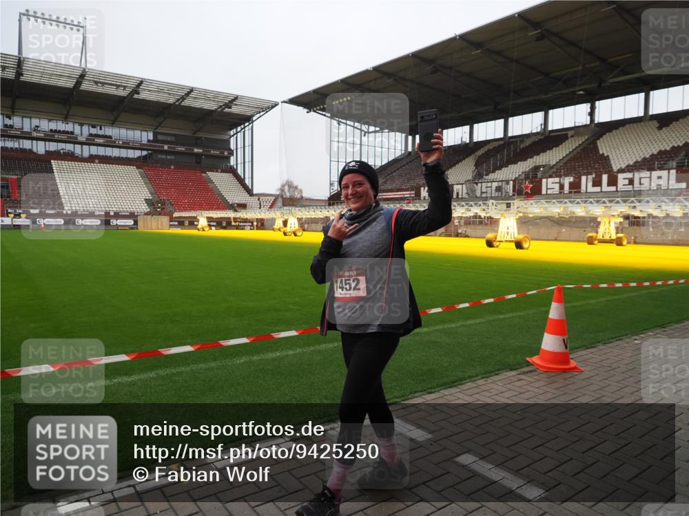 07.12.2025 - St. Pauli X-Mass-Run No. 15 Fabian Wolf http://msf.ph/oto/9425250 07.12.2025 12:12:26 Ziel 1033, 3972, 3977, 3978 meine-sportfotos.de