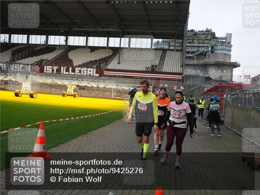 07.12.2025 - St. Pauli X-Mass-Run No. 15 Fabian Wolf http://msf.ph/oto/9425276 07.12.2025 12:12:54 Ziel 1500, 1503 meine-sportfotos.de