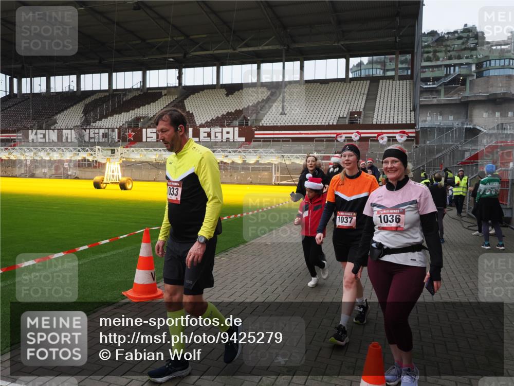 07.12.2025 - St. Pauli X-Mass-Run No. 15 Fabian Wolf http://msf.ph/oto/9425279 07.12.2025 12:12:55 Ziel 1500, 1503 meine-sportfotos.de
