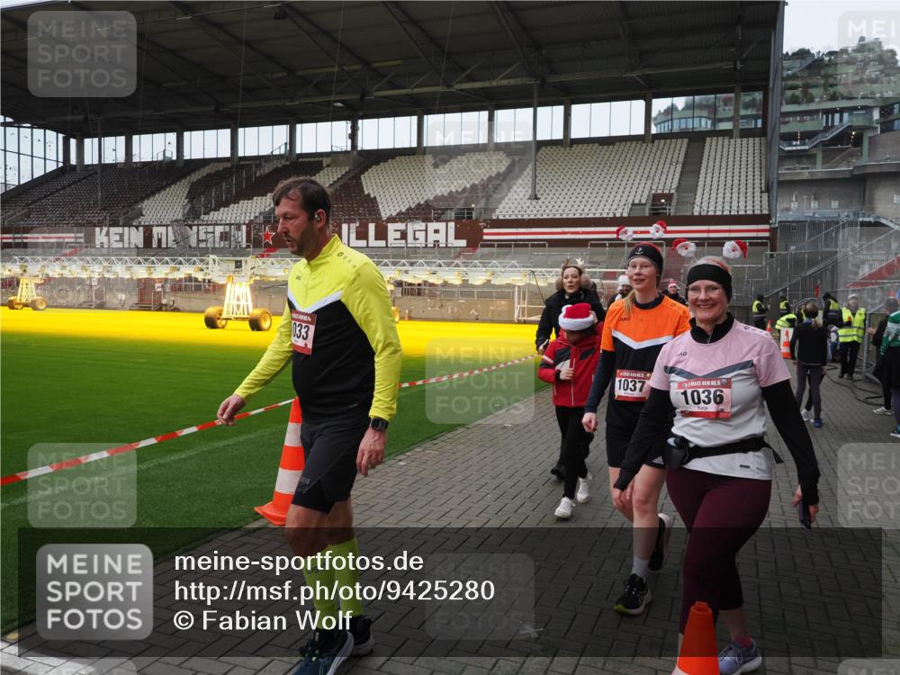 07.12.2025 - St. Pauli X-Mass-Run No. 15 Fabian Wolf http://msf.ph/oto/9425280 07.12.2025 12:12:55 Ziel 1500, 1503 meine-sportfotos.de