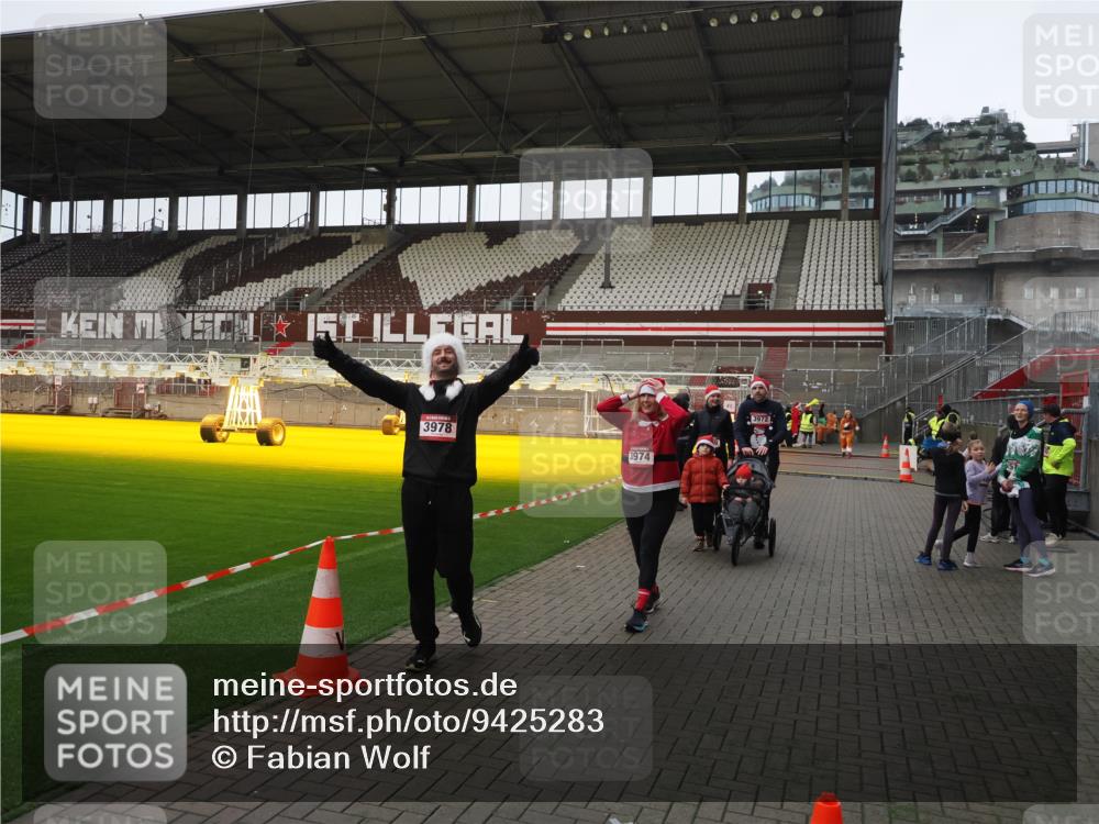 07.12.2025 - St. Pauli X-Mass-Run No. 15 Fabian Wolf http://msf.ph/oto/9425283 07.12.2025 12:13:01 Ziel 1500, 1503 meine-sportfotos.de