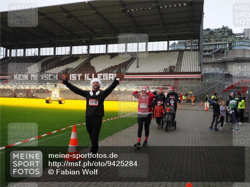 07.12.2025 - St. Pauli X-Mass-Run No. 15 Fabian Wolf http://msf.ph/oto/9425284 07.12.2025 12:13:02 Ziel 1500, 1503 meine-sportfotos.de
