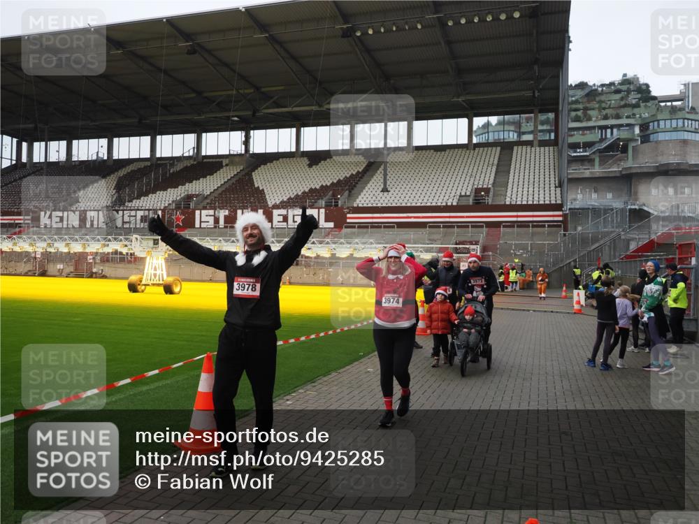 07.12.2025 - St. Pauli X-Mass-Run No. 15 Fabian Wolf http://msf.ph/oto/9425285 07.12.2025 12:13:02 Ziel 1500, 1503 meine-sportfotos.de