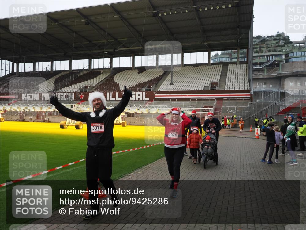 07.12.2025 - St. Pauli X-Mass-Run No. 15 Fabian Wolf http://msf.ph/oto/9425286 07.12.2025 12:13:02 Ziel 1500, 1503 meine-sportfotos.de