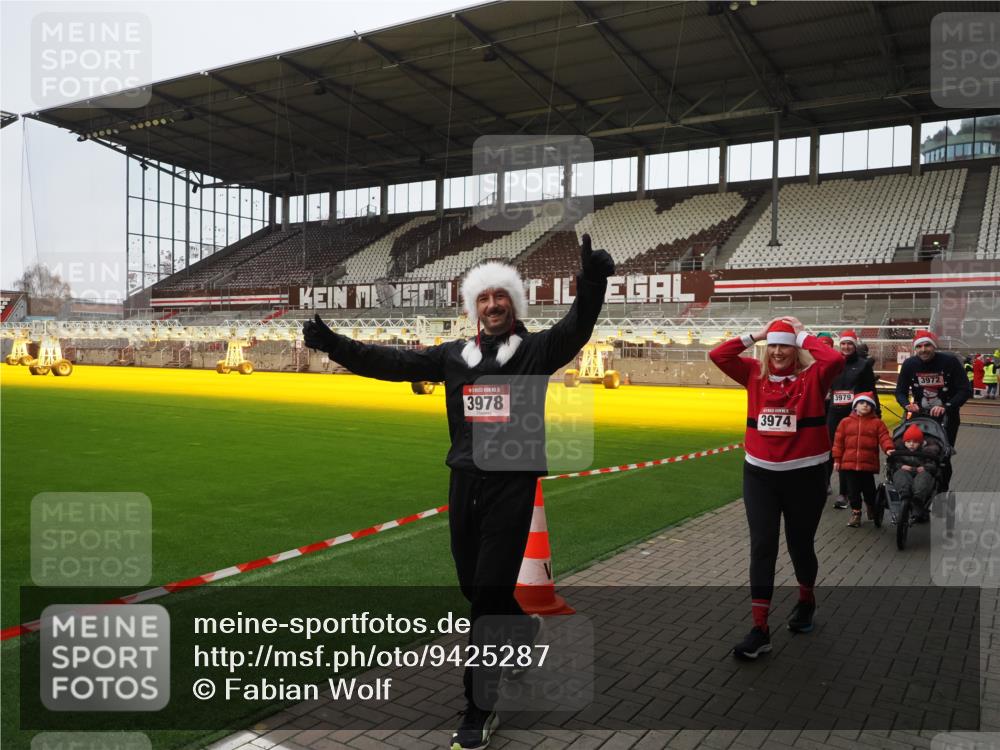 07.12.2025 - St. Pauli X-Mass-Run No. 15 Fabian Wolf http://msf.ph/oto/9425287 07.12.2025 12:13:03 Ziel 1500, 1503, 2543 meine-sportfotos.de