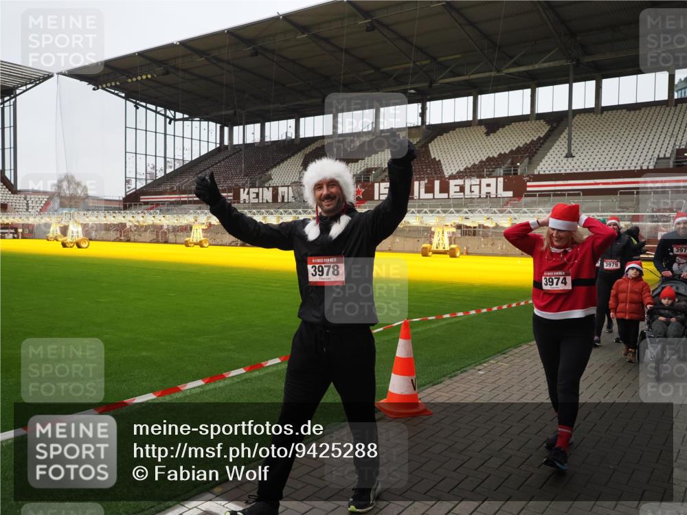07.12.2025 - St. Pauli X-Mass-Run No. 15 Fabian Wolf http://msf.ph/oto/9425288 07.12.2025 12:13:03 Ziel 1500, 1503, 2543 meine-sportfotos.de