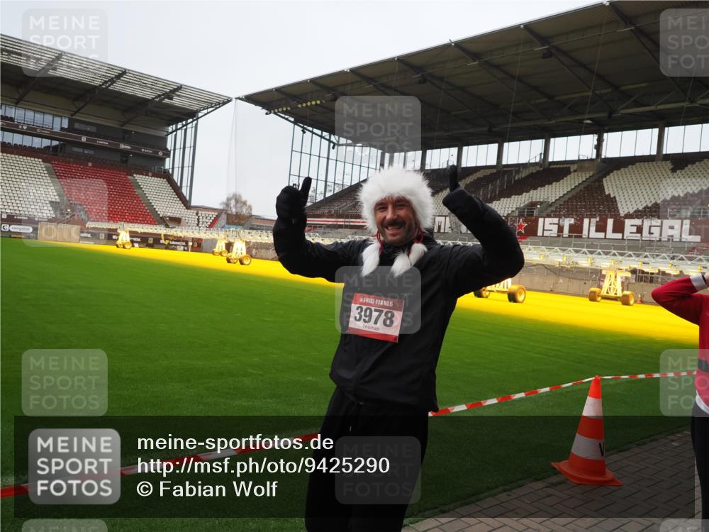 07.12.2025 - St. Pauli X-Mass-Run No. 15 Fabian Wolf http://msf.ph/oto/9425290 07.12.2025 12:13:04 Ziel 1500, 1503, 2543 meine-sportfotos.de