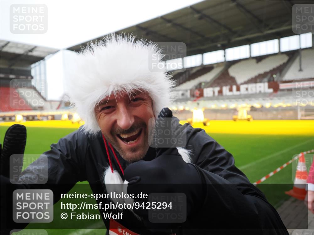 07.12.2025 - St. Pauli X-Mass-Run No. 15 Fabian Wolf http://msf.ph/oto/9425294 07.12.2025 12:13:06 Ziel 2543 meine-sportfotos.de