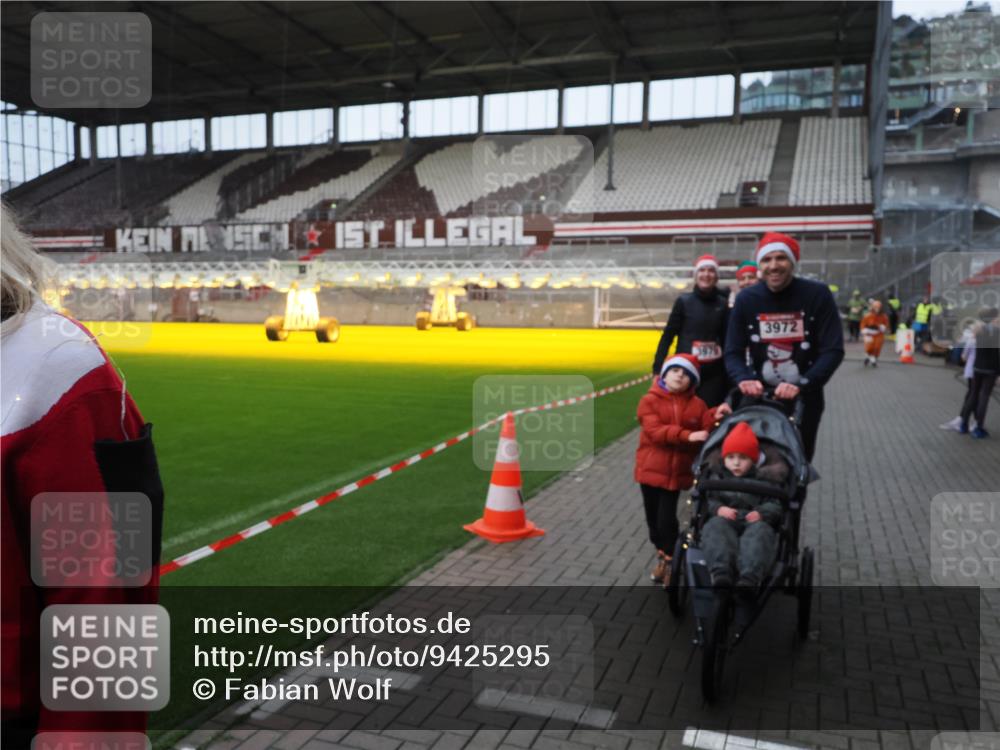 07.12.2025 - St. Pauli X-Mass-Run No. 15 Fabian Wolf http://msf.ph/oto/9425295 07.12.2025 12:13:07 Ziel 2543 meine-sportfotos.de
