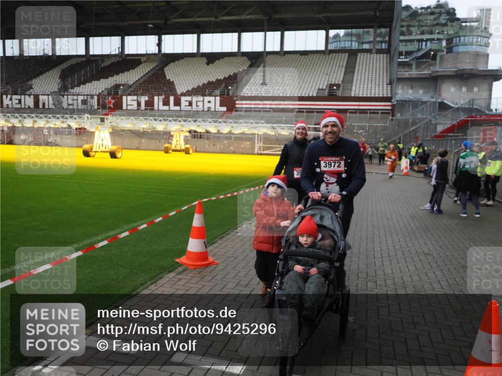 07.12.2025 - St. Pauli X-Mass-Run No. 15 Fabian Wolf http://msf.ph/oto/9425296 07.12.2025 12:13:07 Ziel 2543 meine-sportfotos.de