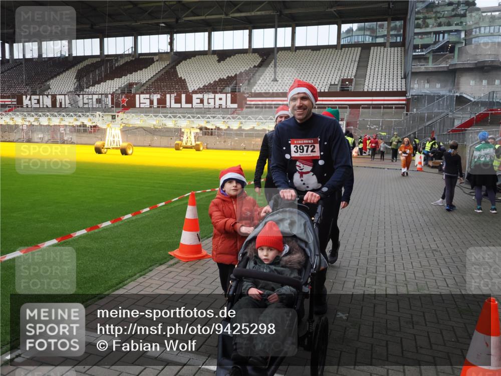 07.12.2025 - St. Pauli X-Mass-Run No. 15 Fabian Wolf http://msf.ph/oto/9425298 07.12.2025 12:13:08 Ziel 2543 meine-sportfotos.de
