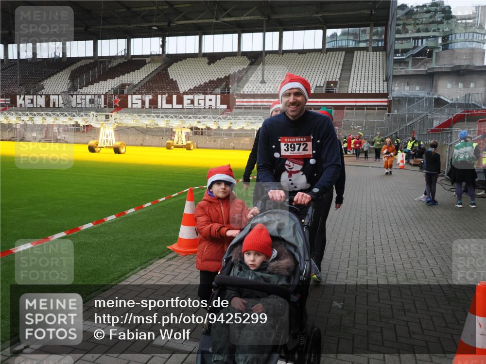 07.12.2025 - St. Pauli X-Mass-Run No. 15 Fabian Wolf http://msf.ph/oto/9425299 07.12.2025 12:13:08 Ziel 2543 meine-sportfotos.de
