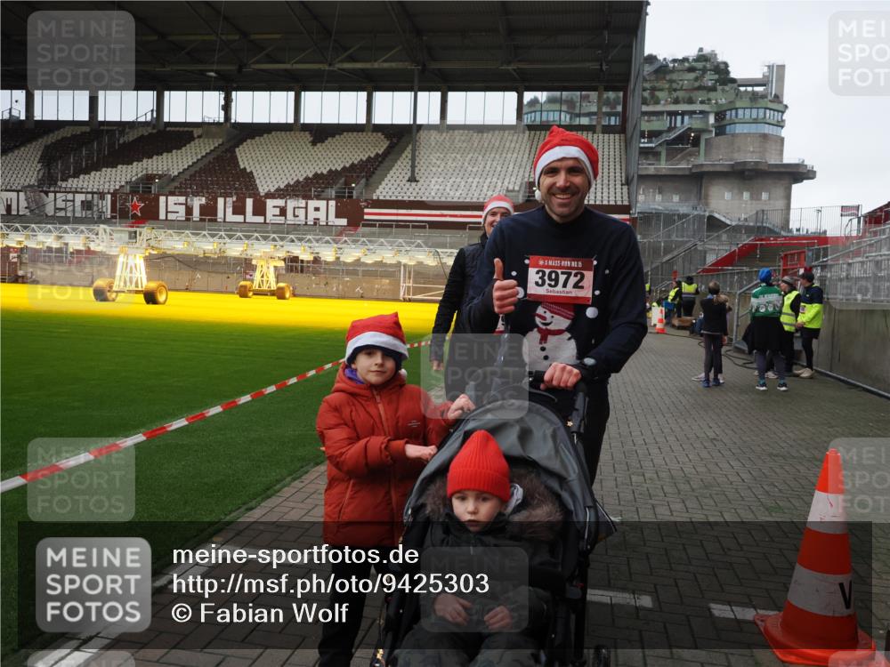 07.12.2025 - St. Pauli X-Mass-Run No. 15 Fabian Wolf http://msf.ph/oto/9425303 07.12.2025 12:13:10 Ziel 455, 463, 466, 2543 meine-sportfotos.de
