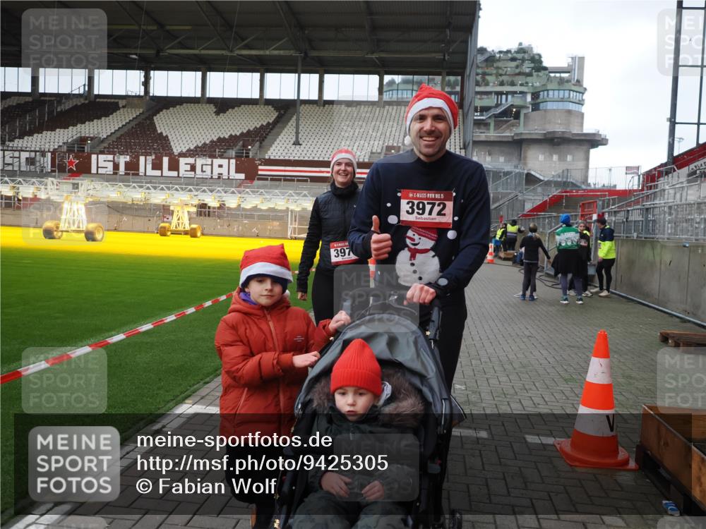 07.12.2025 - St. Pauli X-Mass-Run No. 15 Fabian Wolf http://msf.ph/oto/9425305 07.12.2025 12:13:10 Ziel 455, 463, 466, 2543 meine-sportfotos.de