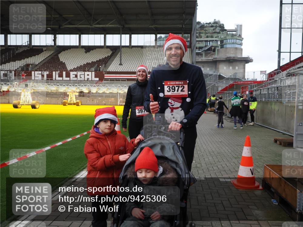 07.12.2025 - St. Pauli X-Mass-Run No. 15 Fabian Wolf http://msf.ph/oto/9425306 07.12.2025 12:13:11 Ziel 455, 463, 466, 2543 meine-sportfotos.de