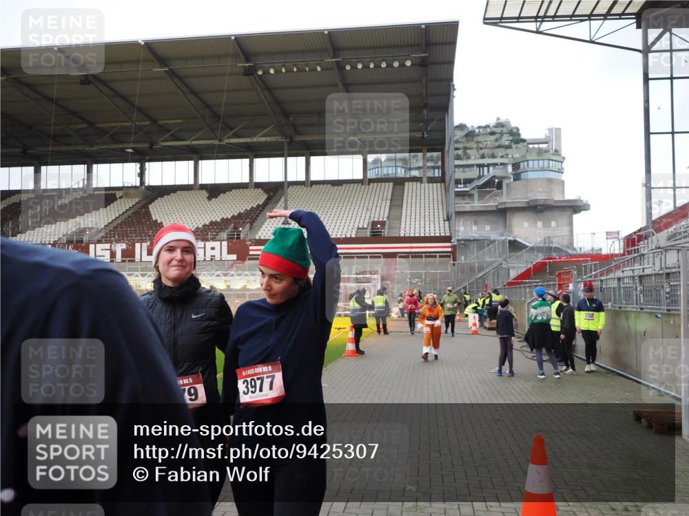 07.12.2025 - St. Pauli X-Mass-Run No. 15 Fabian Wolf http://msf.ph/oto/9425307 07.12.2025 12:13:12 Ziel 455, 463, 466, 2543, 4713 meine-sportfotos.de