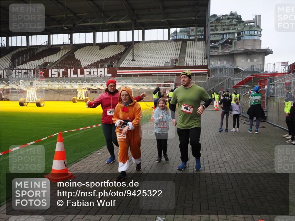 07.12.2025 - St. Pauli X-Mass-Run No. 15 Fabian Wolf http://msf.ph/oto/9425322 07.12.2025 12:13:18 Ziel 455, 463, 466, 2543, 4713 meine-sportfotos.de
