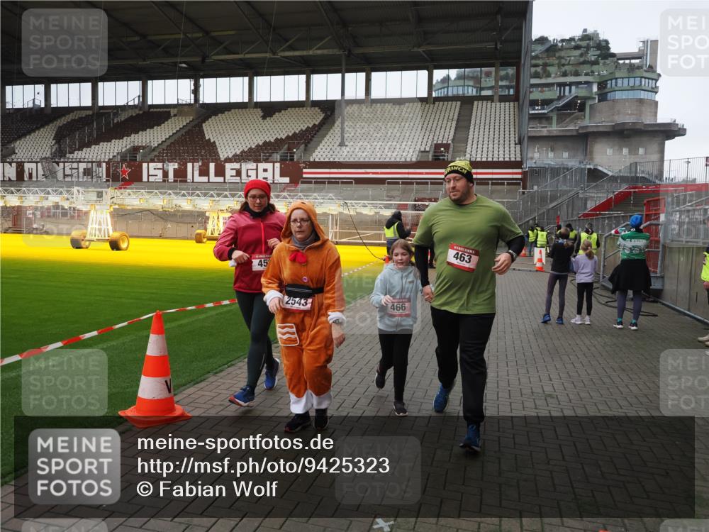 07.12.2025 - St. Pauli X-Mass-Run No. 15 Fabian Wolf http://msf.ph/oto/9425323 07.12.2025 12:13:19 Ziel 455, 463, 466, 2543, 4713 meine-sportfotos.de