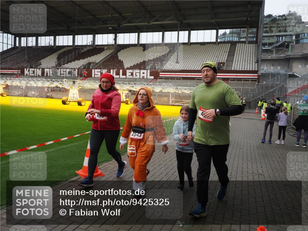 07.12.2025 - St. Pauli X-Mass-Run No. 15 Fabian Wolf http://msf.ph/oto/9425325 07.12.2025 12:13:19 Ziel 455, 463, 466, 2543, 4713 meine-sportfotos.de