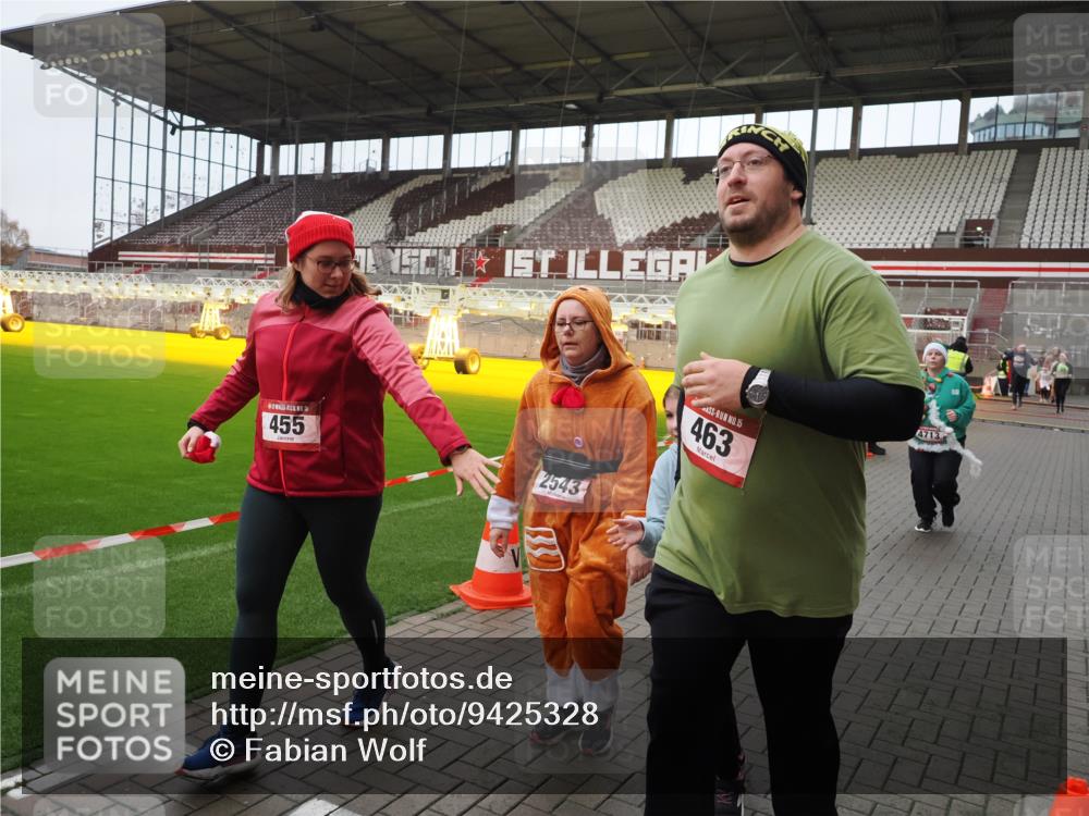 07.12.2025 - St. Pauli X-Mass-Run No. 15 Fabian Wolf http://msf.ph/oto/9425328 07.12.2025 12:13:20 Ziel 455, 463, 466, 2543, 3645, 4077, 4713 meine-sportfotos.de