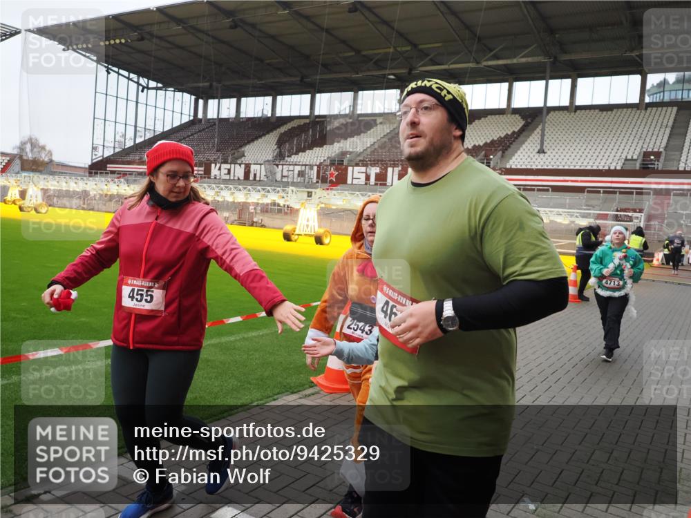 07.12.2025 - St. Pauli X-Mass-Run No. 15 Fabian Wolf http://msf.ph/oto/9425329 07.12.2025 12:13:20 Ziel 455, 463, 466, 2543, 3645, 4077, 4713 meine-sportfotos.de