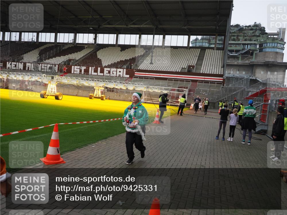 07.12.2025 - St. Pauli X-Mass-Run No. 15 Fabian Wolf http://msf.ph/oto/9425331 07.12.2025 12:13:21 Ziel 455, 463, 466, 2543, 3645, 4077, 4713 meine-sportfotos.de
