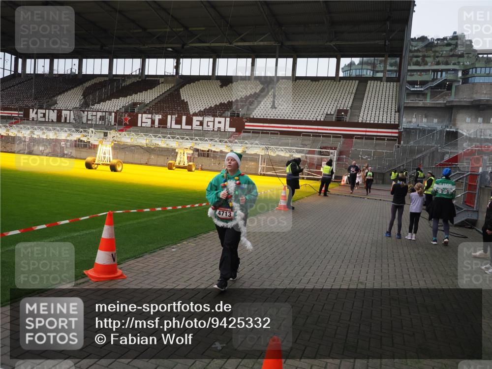 07.12.2025 - St. Pauli X-Mass-Run No. 15 Fabian Wolf http://msf.ph/oto/9425332 07.12.2025 12:13:21 Ziel 455, 463, 466, 2543, 3645, 4077, 4713 meine-sportfotos.de